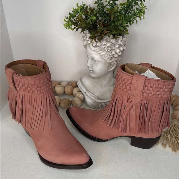 Frye Women's Sacha Short Fringe Bootie, Rose Cake - 8:5 - Picture 3 of 14